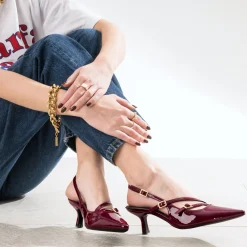 Escarpin slingback verni^Texto