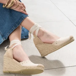 Espadrille compensée écrue toile brodée^Eram