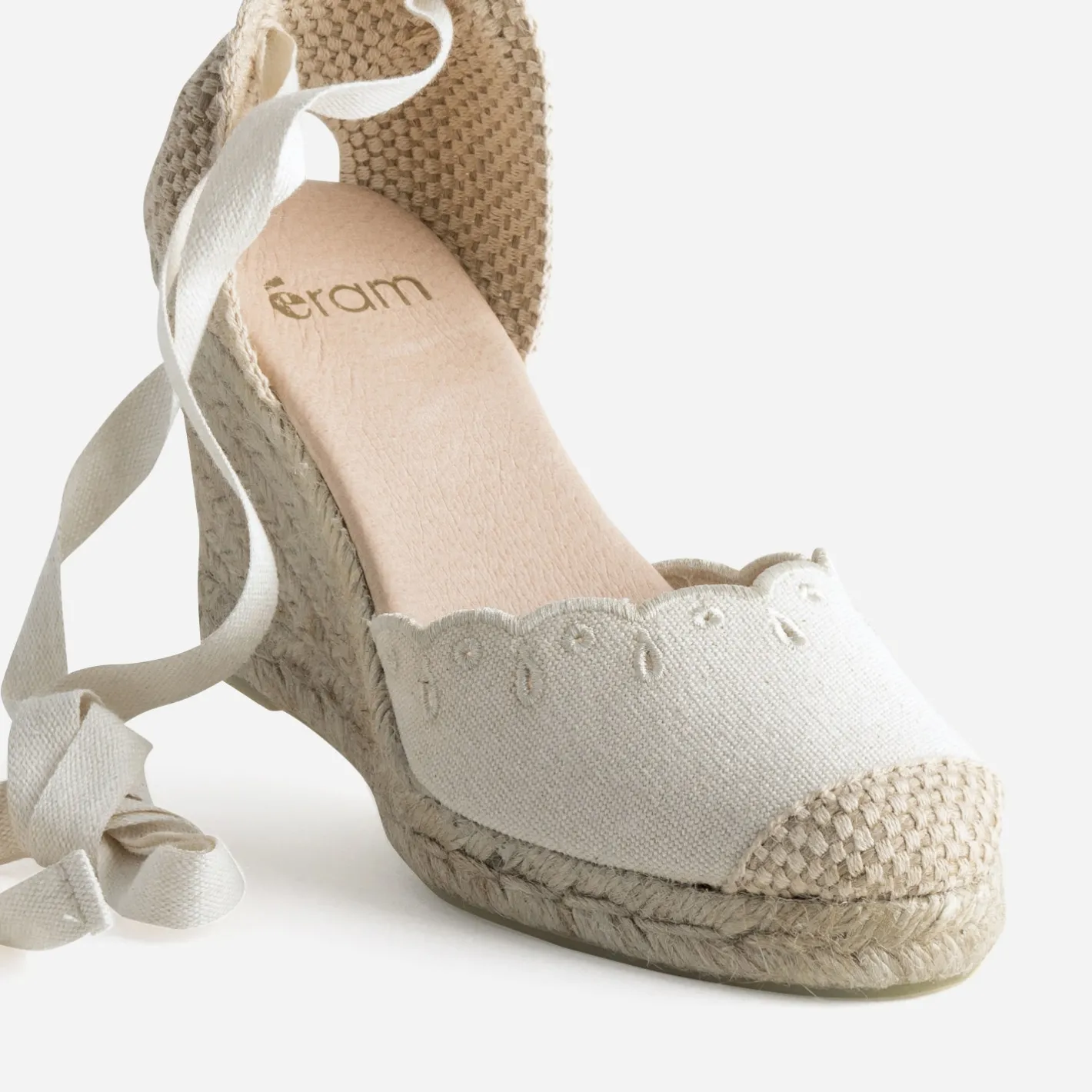 Espadrille compensée écrue toile brodée^Eram