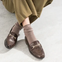 Mocassin marron à effet python détails dorés^Eram Hot