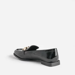 Mocassin verni avec chaîne dorée^Eram