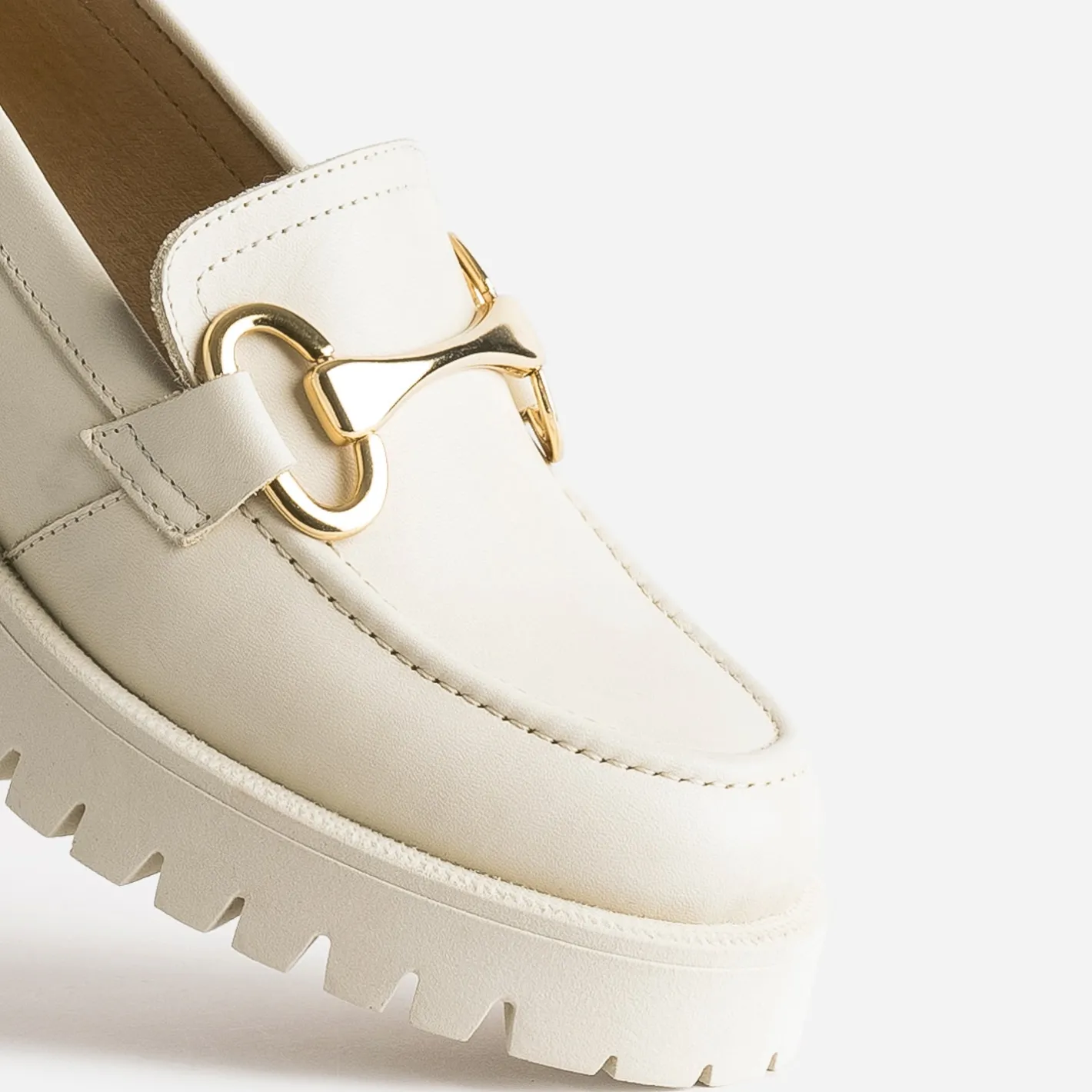 Mocassin beige en cuir à semelle crantée^Texto Hot