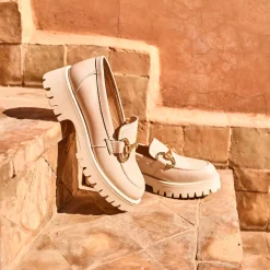 Mocassin beige en cuir à semelle crantée^Texto Hot