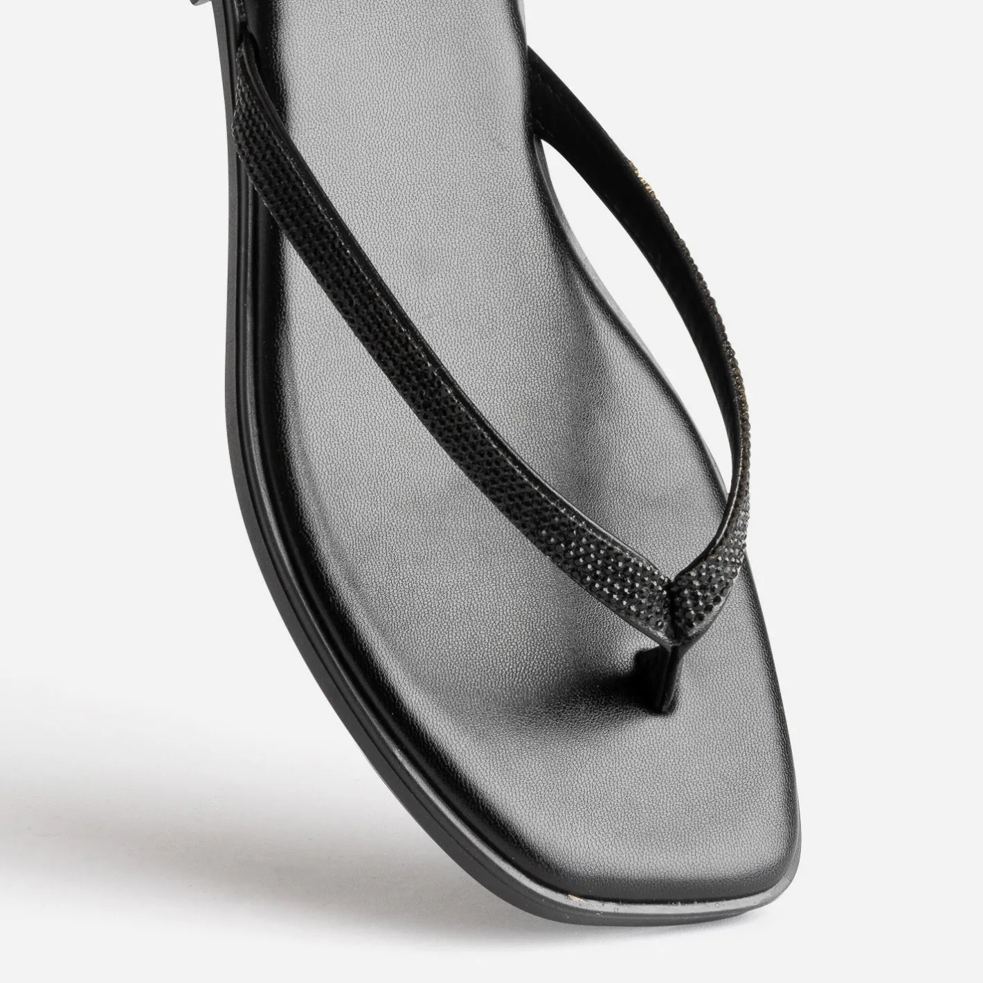 Mule-tong e brides strassées^Texto Online