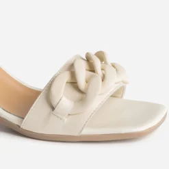 Sandale écrue en cuir avec maxi-chaîne écrue^Eram Discount
