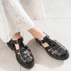 Sandale e cuir tressé détails clous^Texto Discount