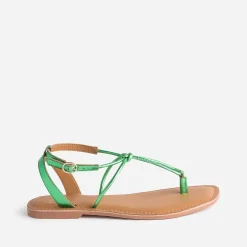 Sandale-tong verte en cuir métallisé^Texto